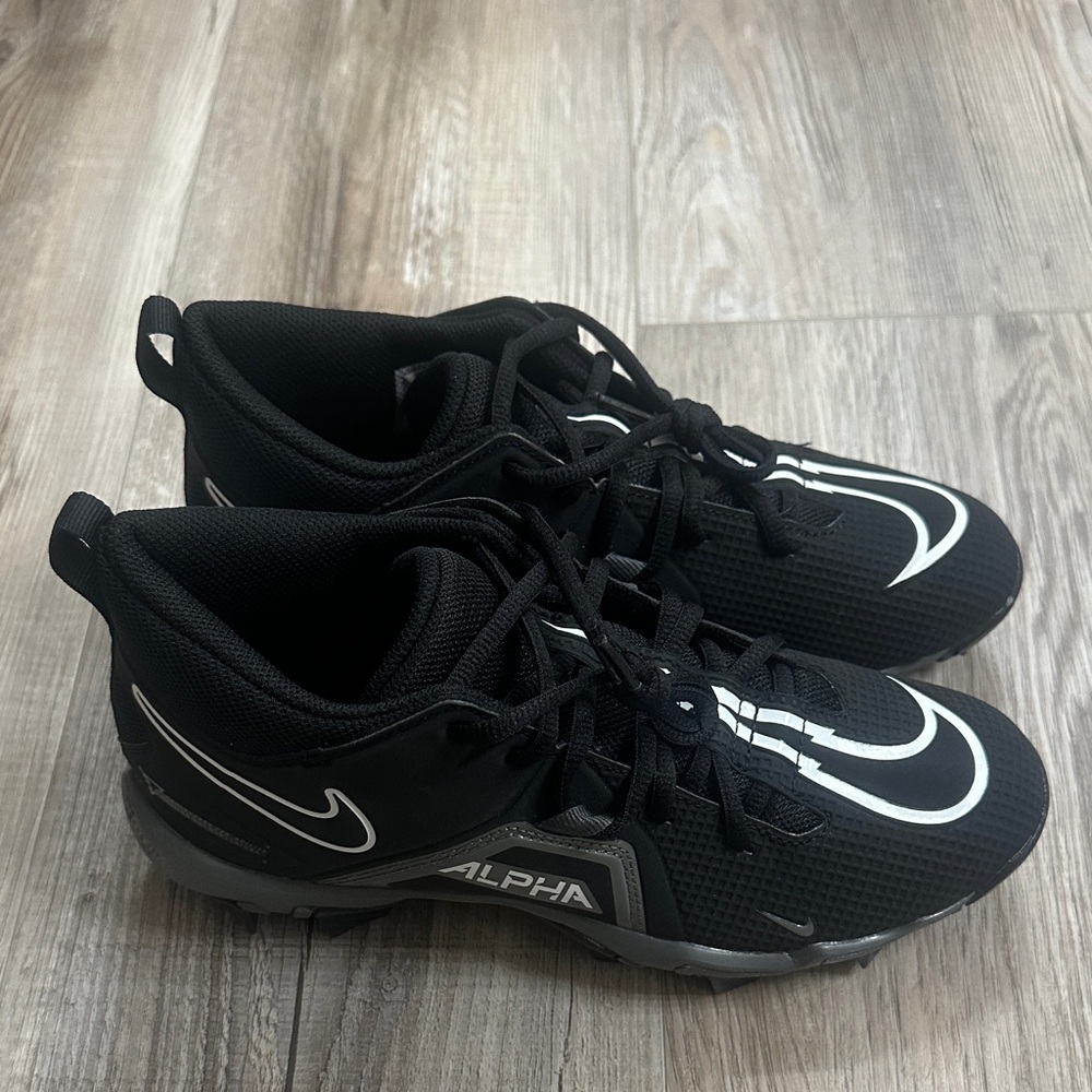 Nike boys football cleats $30 size 6